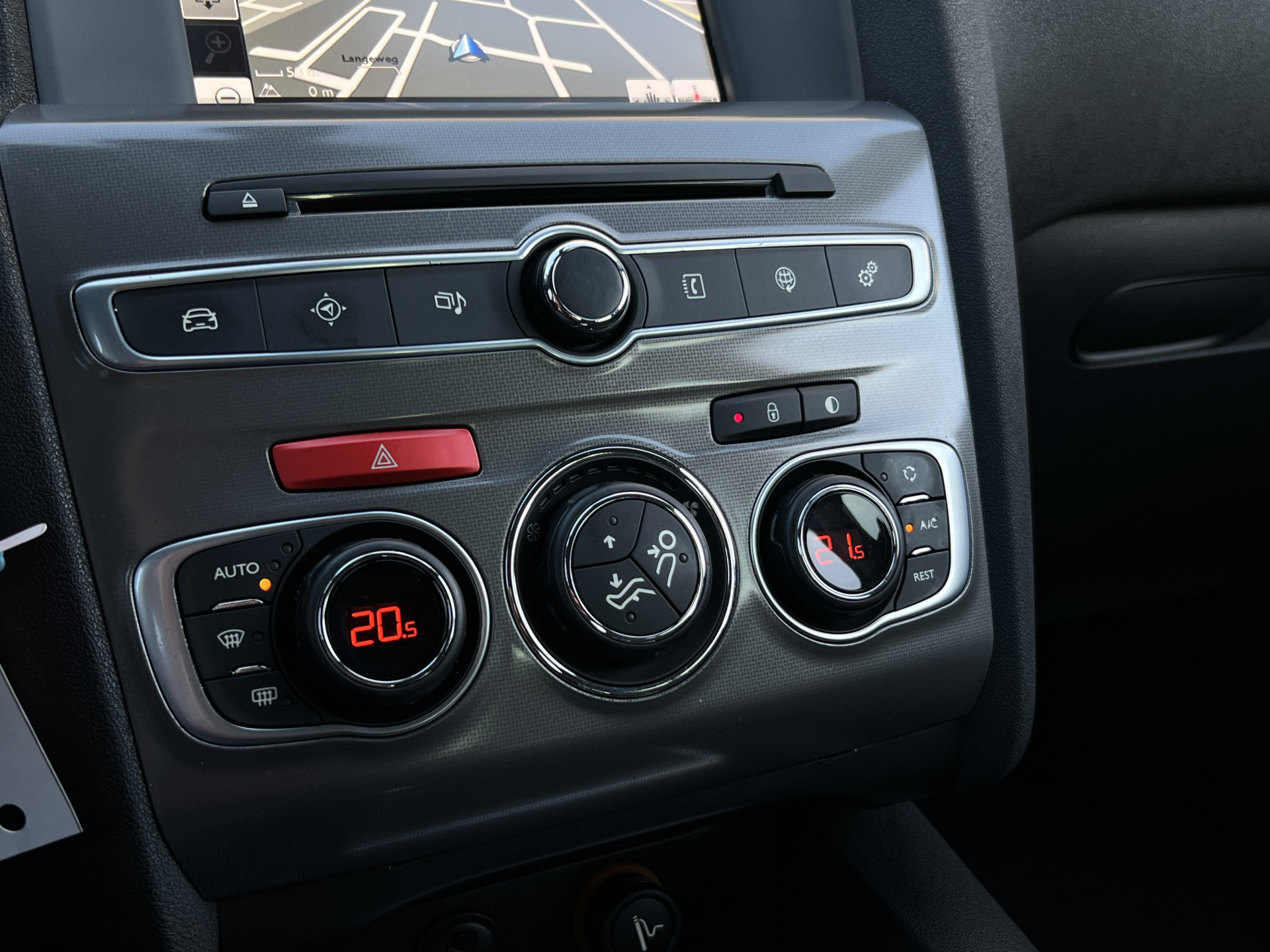 40952743-14.jpg