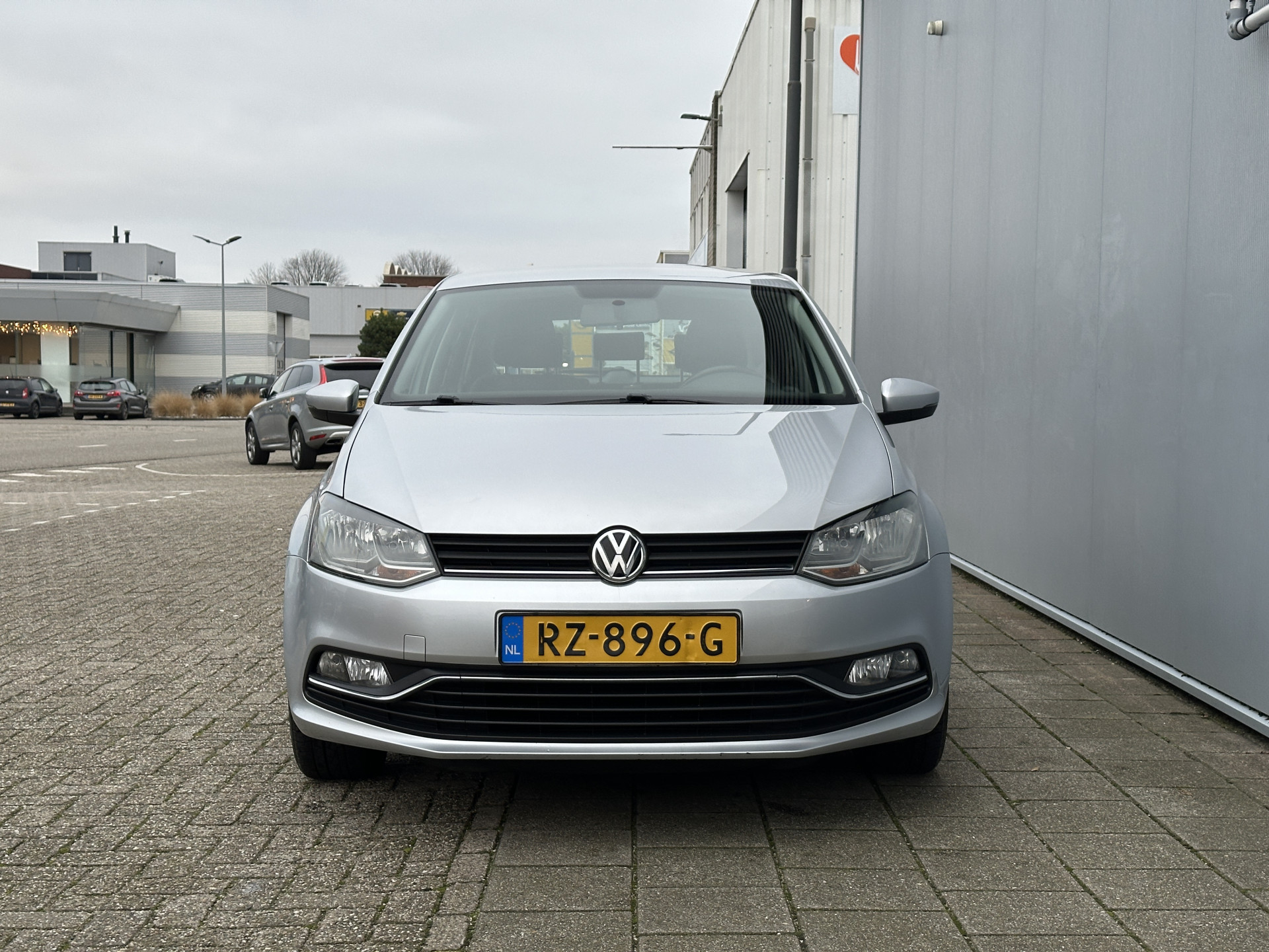 41822819-23.jpg